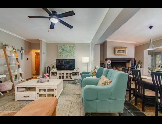 4 BEDROOM HOUSE FOR SALE IN D'URBANVALE